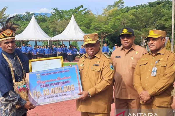 Pemprov Papua Barat libatkan Adolof Wonemseba dalam program konservasi